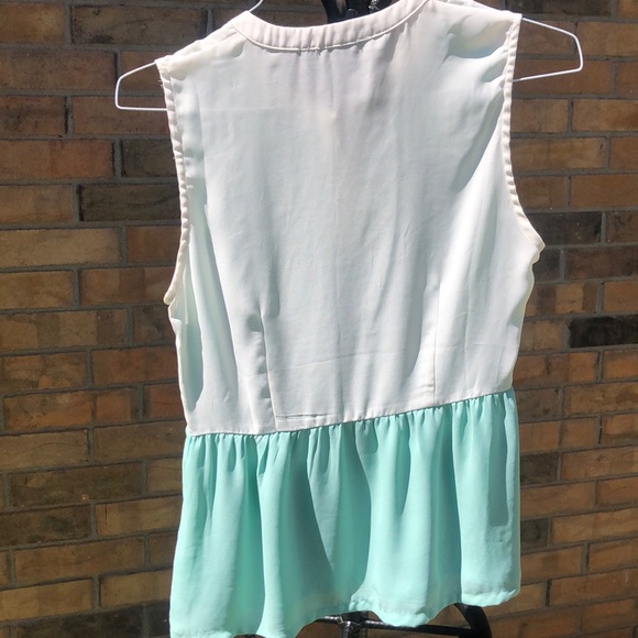 Beautiful blouse whisper Size medium - Picture 2 of 2